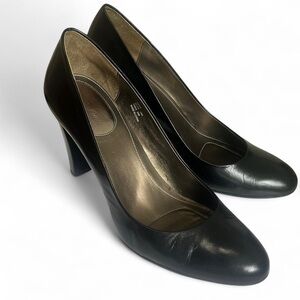 Calvin Klein Black leather mid heel pumps Size 10 Women’s